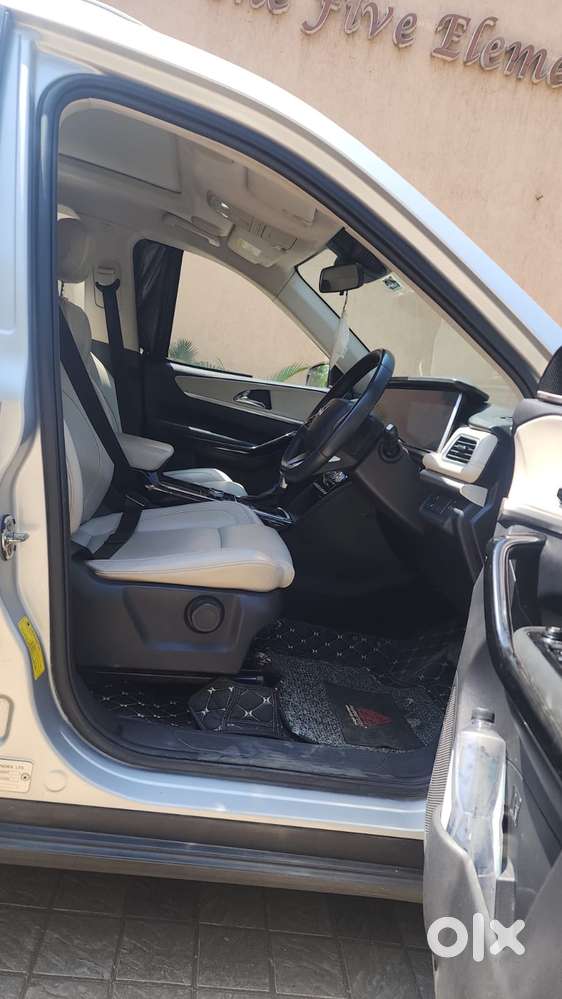 Mahindra Xuv700 2.2 Ax 7 Diesel At Str, 2022, Diesel