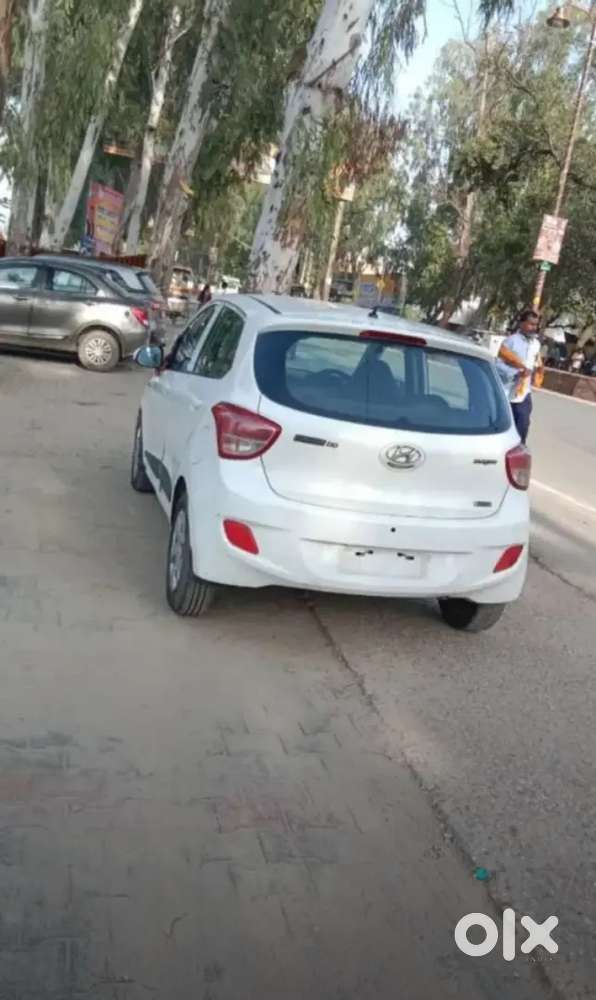 Hyundai Grand I10 2017 Diesel 90000 Km Driven