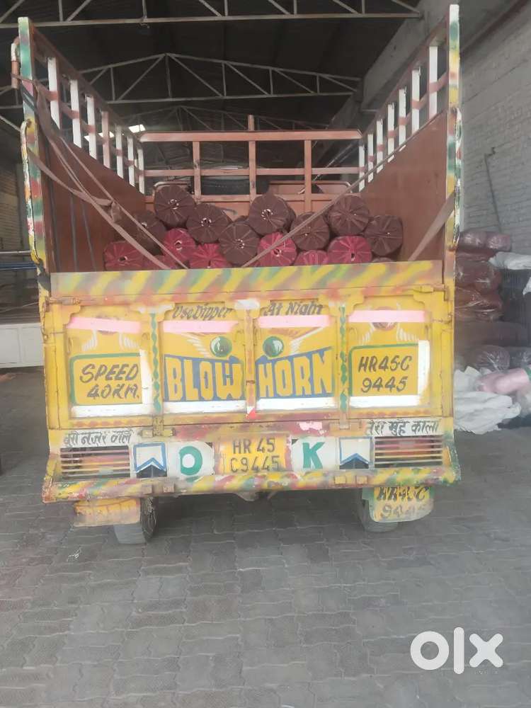 Koi Kami Nahi H Gadi Ma Nai Loan H