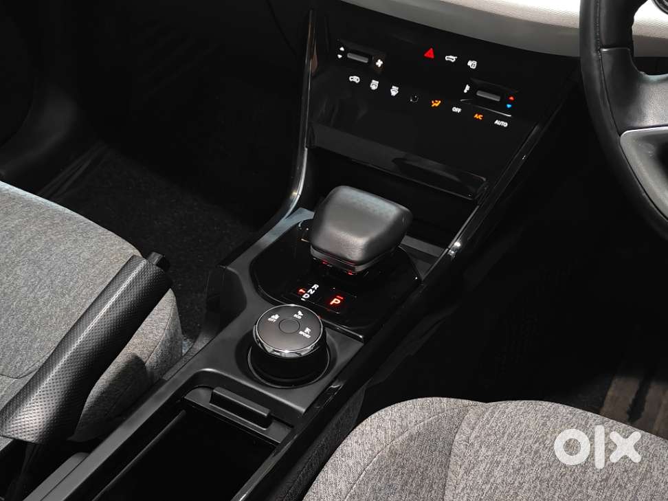 Tata Curvv Creative 1.2 Revotron Petrol 6mt, 2025, Petrol