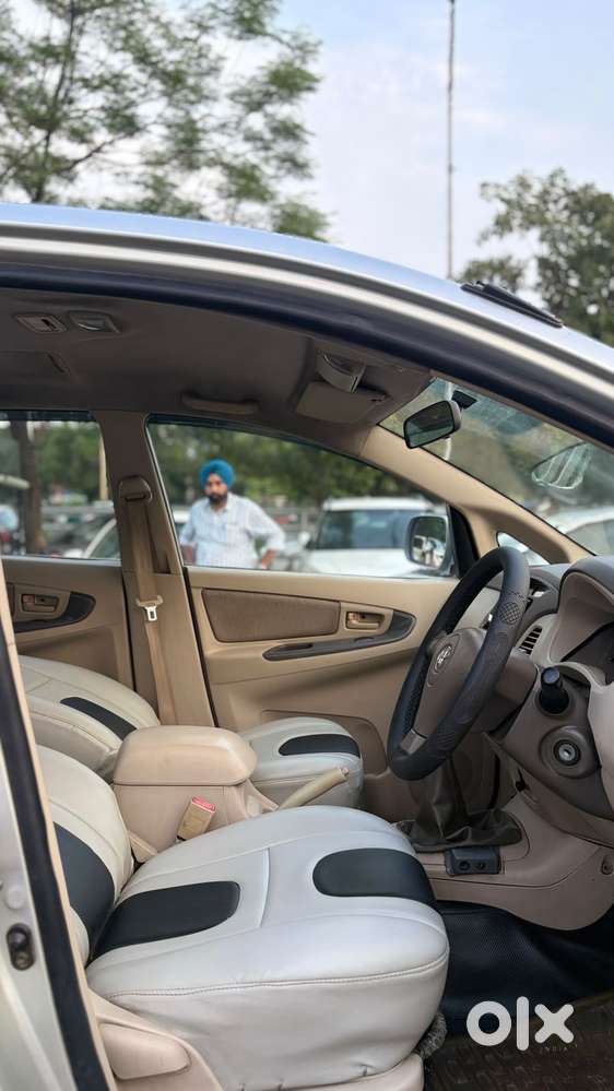 Toyota Innova 2.0 Gx (petrol) 8 Seater Bs Iv, 2006, Diesel