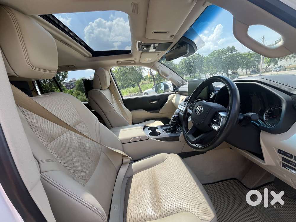 Toyota Land Cruiser Zx Petrol, 2024, Petrol