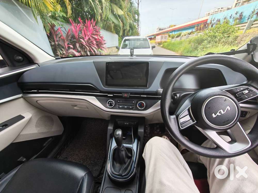 Kia Carens Prestige Plus 2023 (taxi)