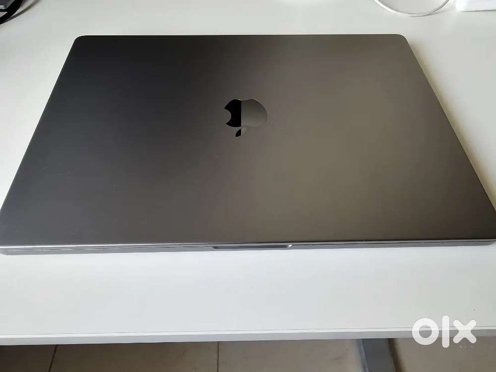 Apple macbook inch m1 pro max 64gb Ram 1tb ssd Computers