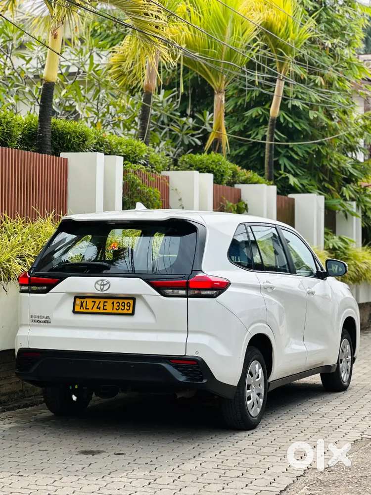 Toyota Innova Hycross 2024