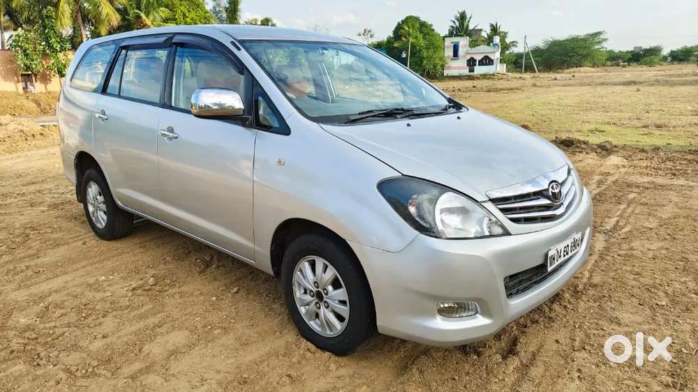 Toyota Innova 2010 Model With Service Record And With Brand New Tyres