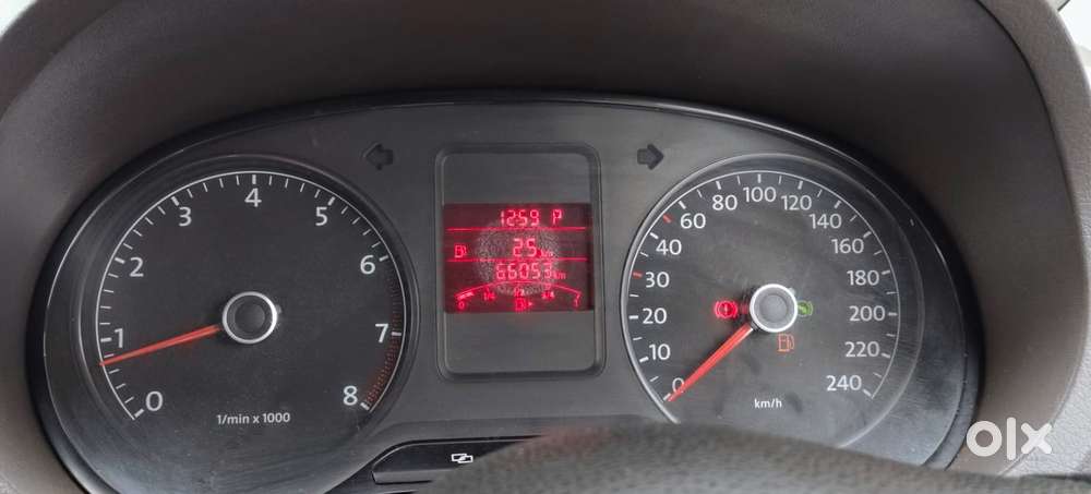 Volkswagen Vento 2010-2013 Petrol Highline, 2011, Petrol