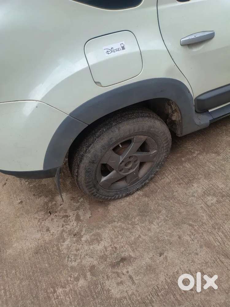 Renault Duster 110 Rxl 6 Gear White 2nd Owner