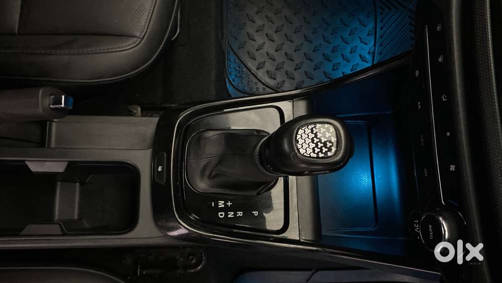 Tata Altroz 1.2 Xza Plus Dark Edition Dct, 2023, Petrol