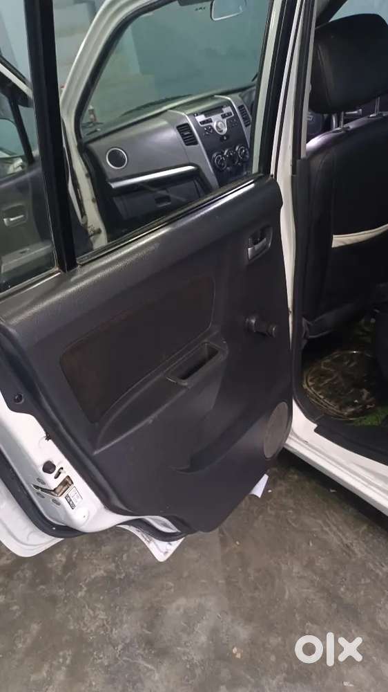 Good Condition All Pepar Complete Km 75839 With Record