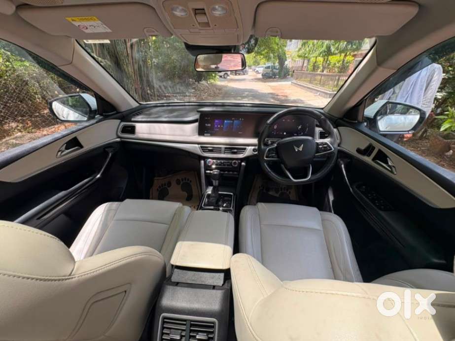 Mahindra Xuv700 2.2 Ax 7 Diesel At Luxury Pack Str Awd, 2022, Diesel