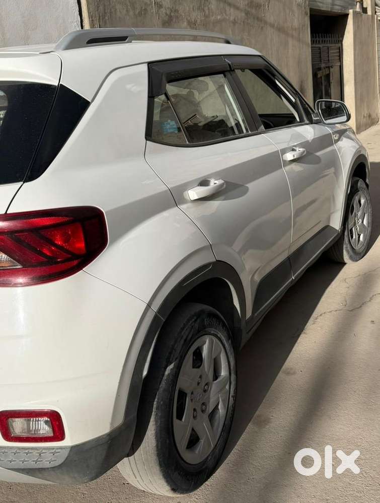 Hyundai Venue 2021 Petrol 40000 Km Driven