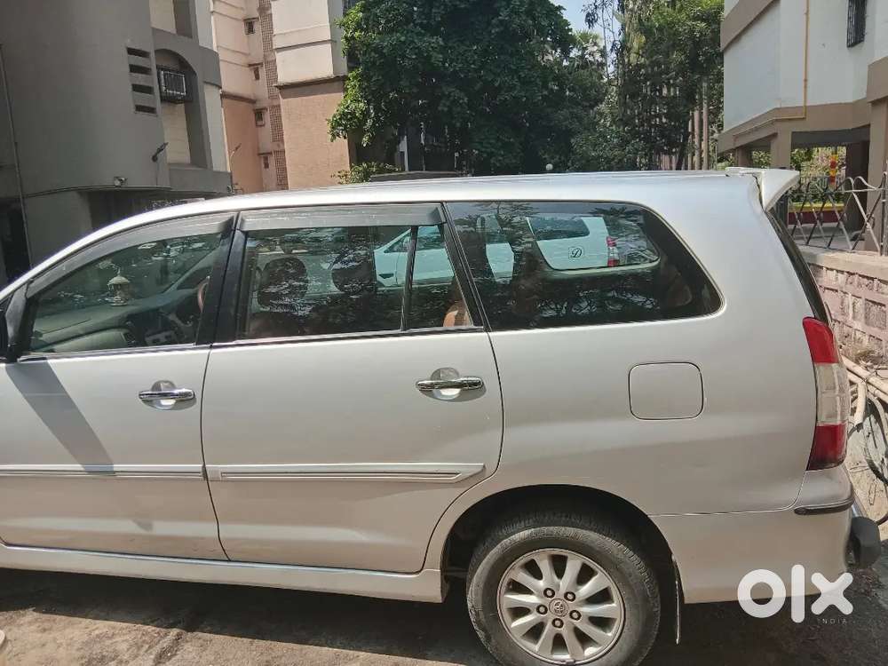 Toyota Innova 8 Seater