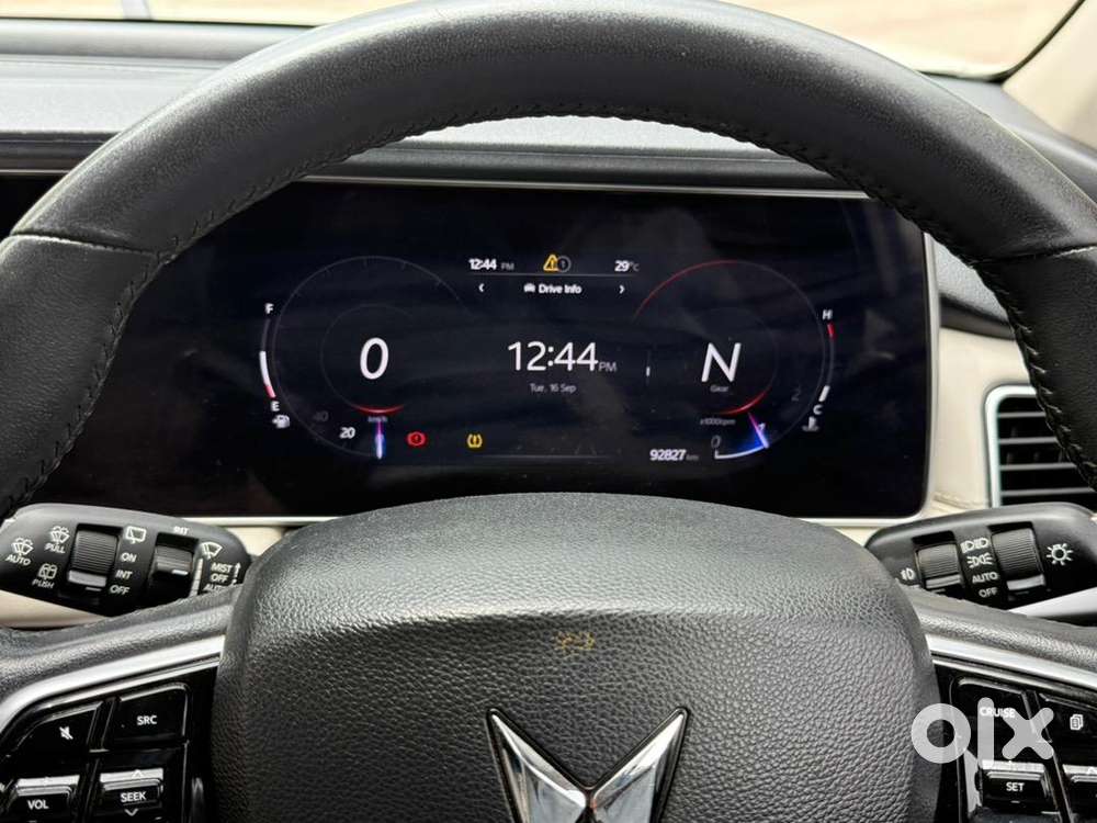 Mahindra Xuv700 2022 Diesel Well Maintained