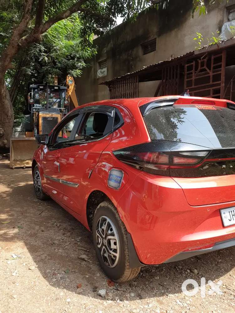 Altroz With Showroom Condition