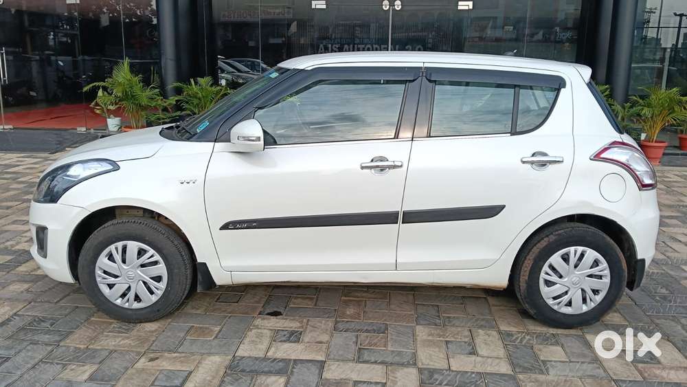 Maruti Suzuki Swift Vxi Abs Bsiv, 2017, Petrol