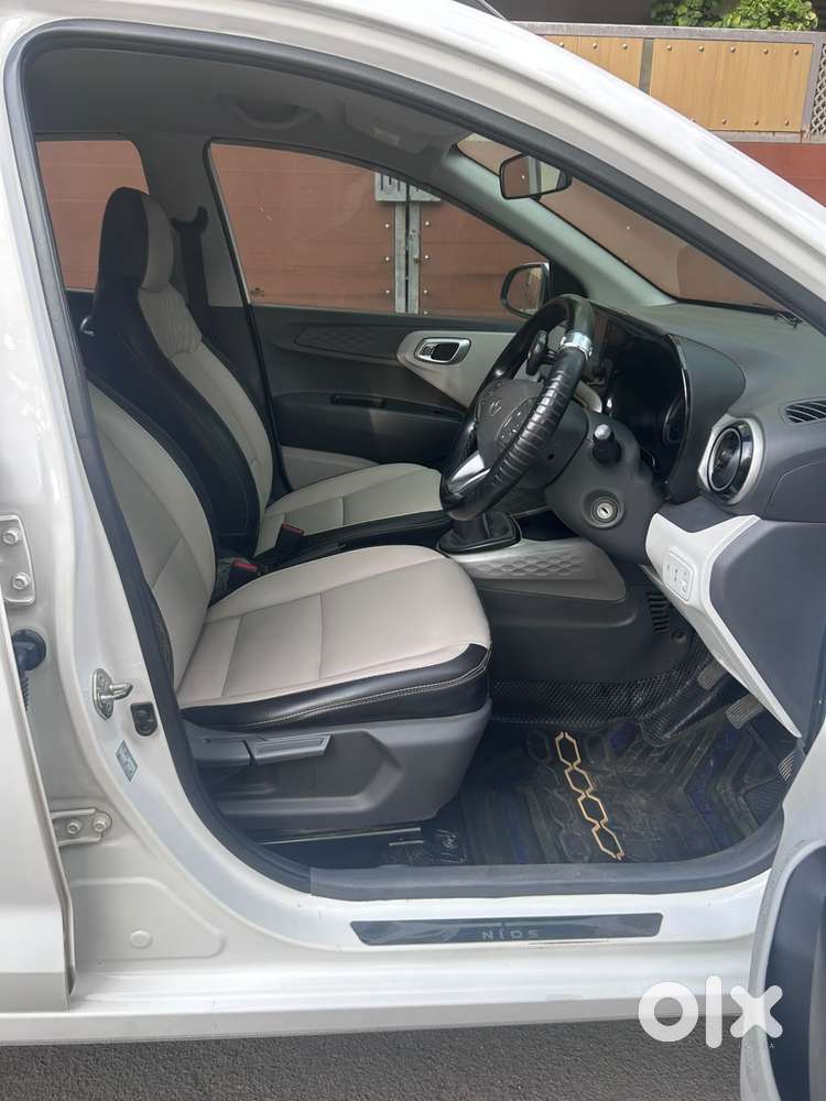 Hyundai Grand I10 Nios Sportz Dual Tone, 2023, Cng & Hybrids