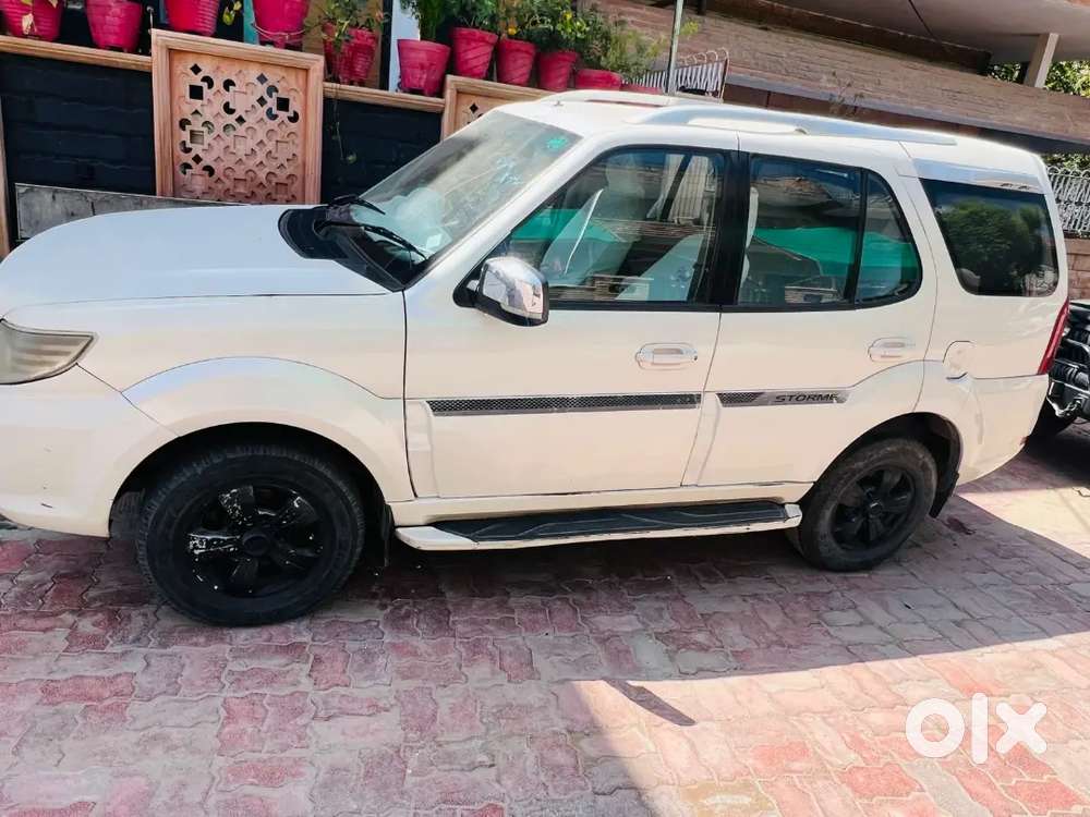 Tata Safari Storme 2013 Diesel 230000 Km Driven