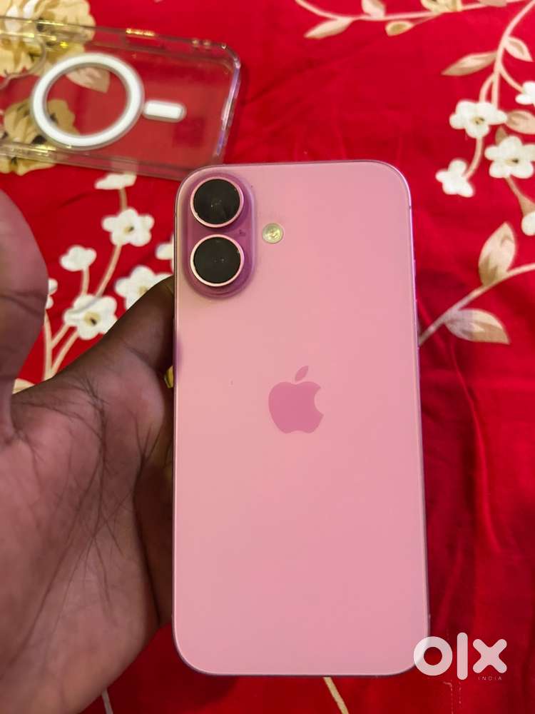 Iphone 16 mint condition 128 gb 1 year old