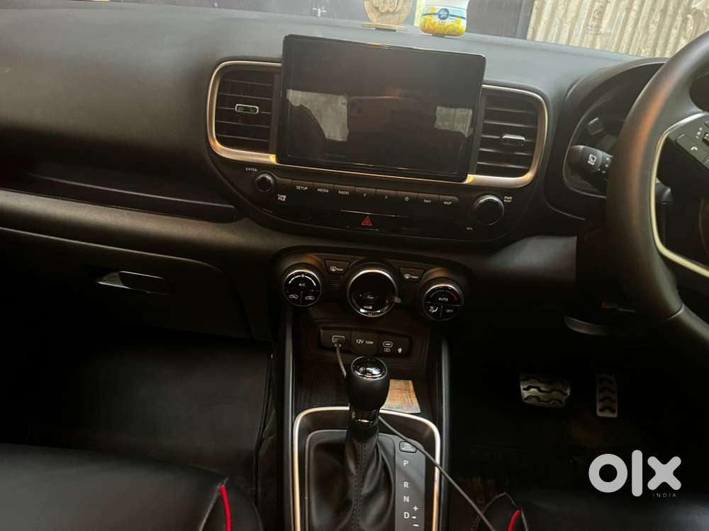 Hyundai Venue Petrol 2024