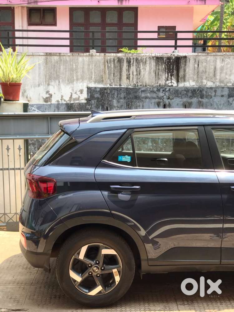 Hyundai Venue 2021 Petrol Well Maintained