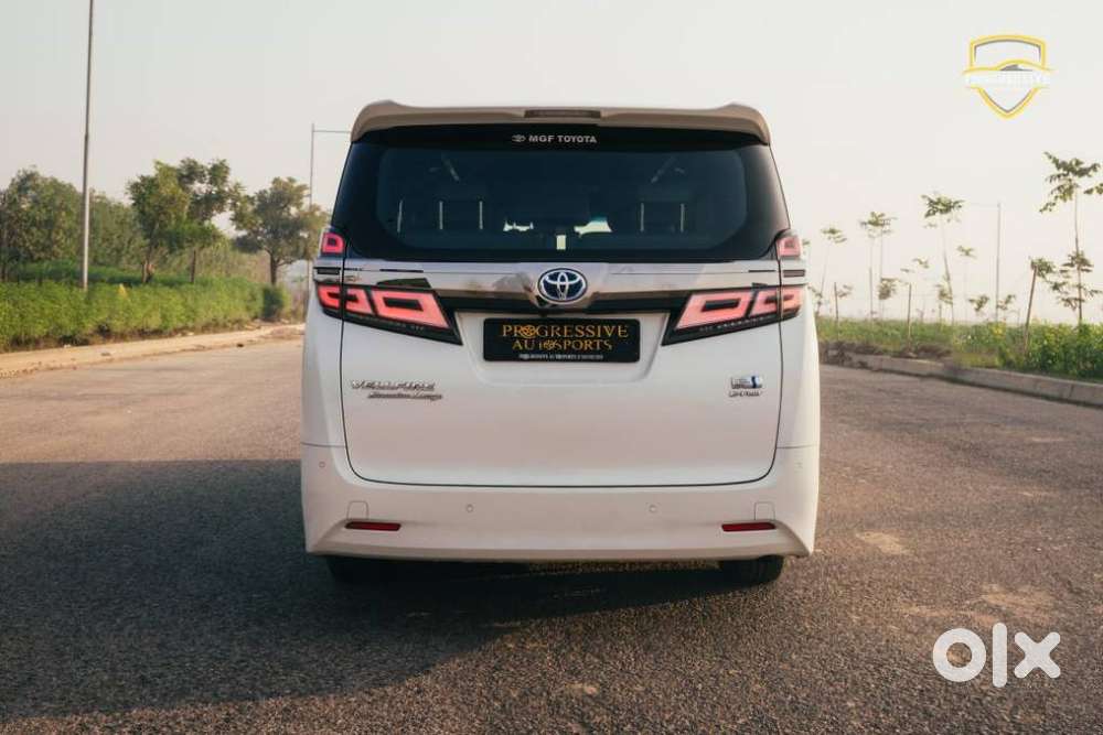 Toyota Vellfire 2.5 Executive Lounge, 2022, Petrol
