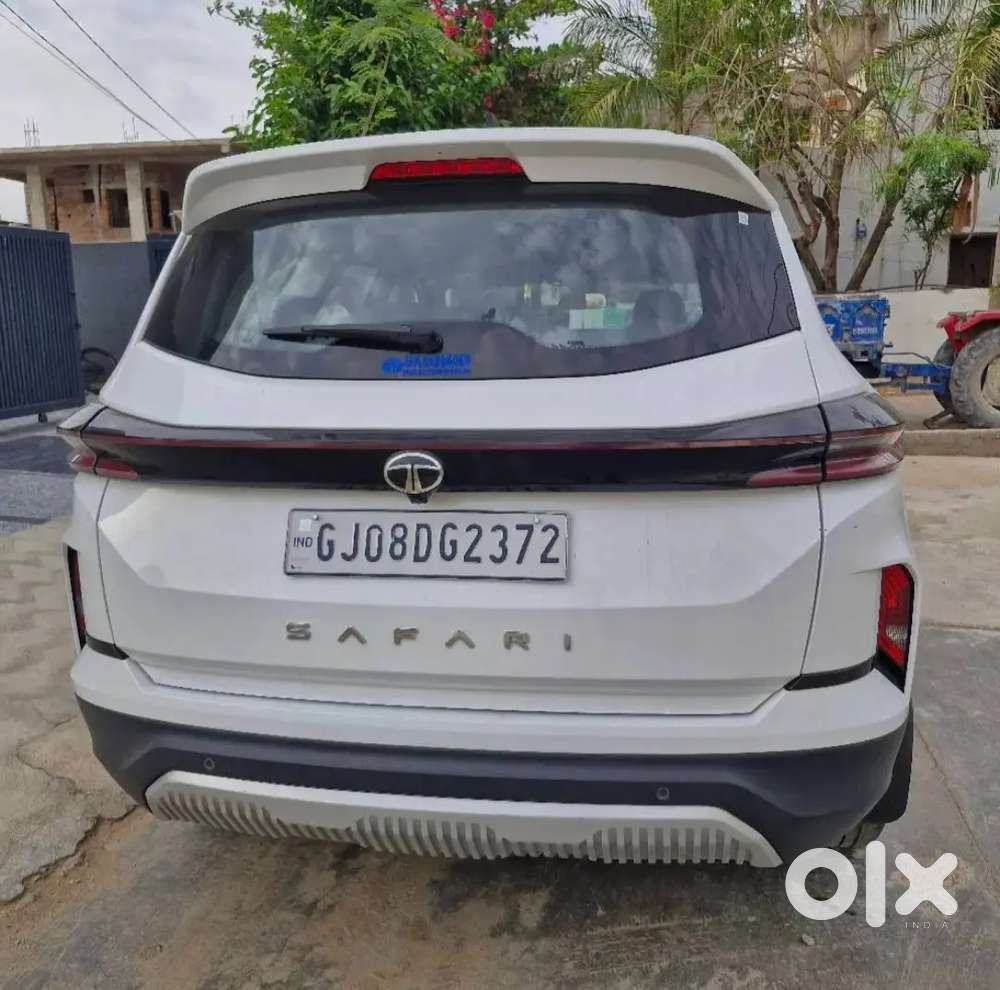 Tata Safari Pure Plus 2024