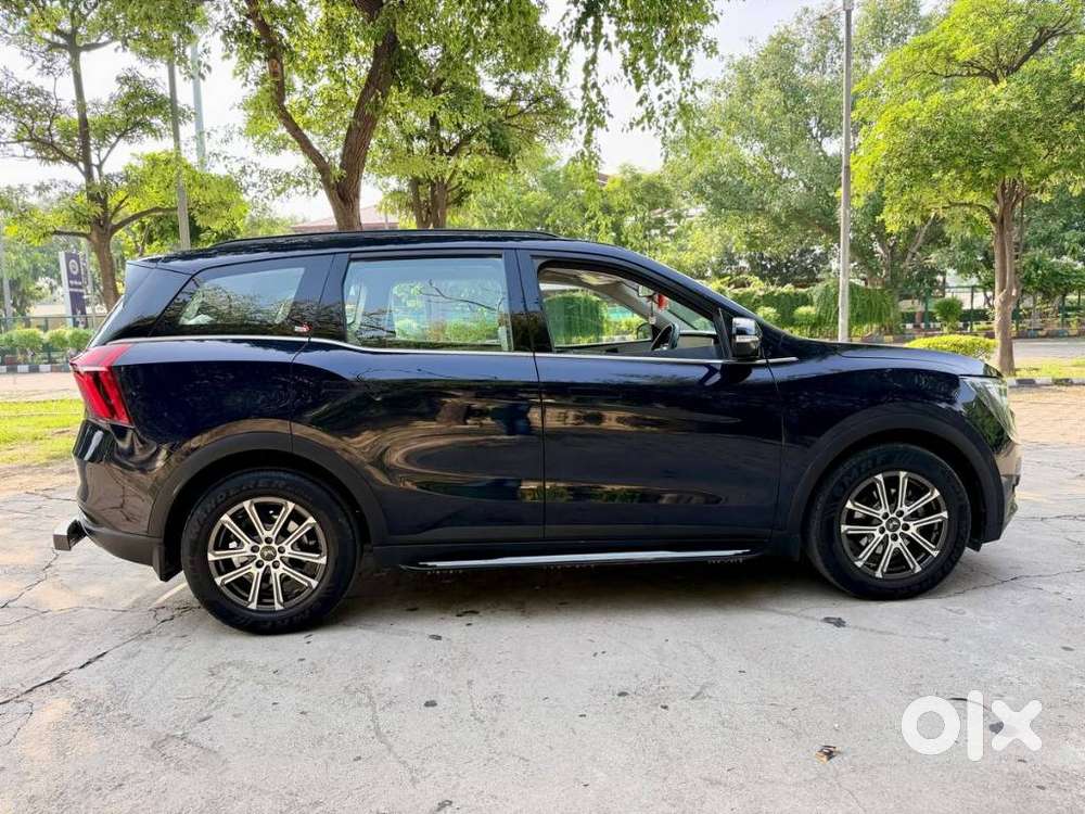 Mahindra Xuv700 2.0 Ax 7 Petrol At Str, 2023, Petrol