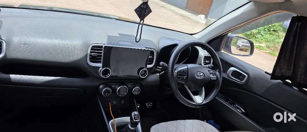 Hyundai Venue Sx Sunroof Top End 2020 Diesel Manual. Colour Deepforest