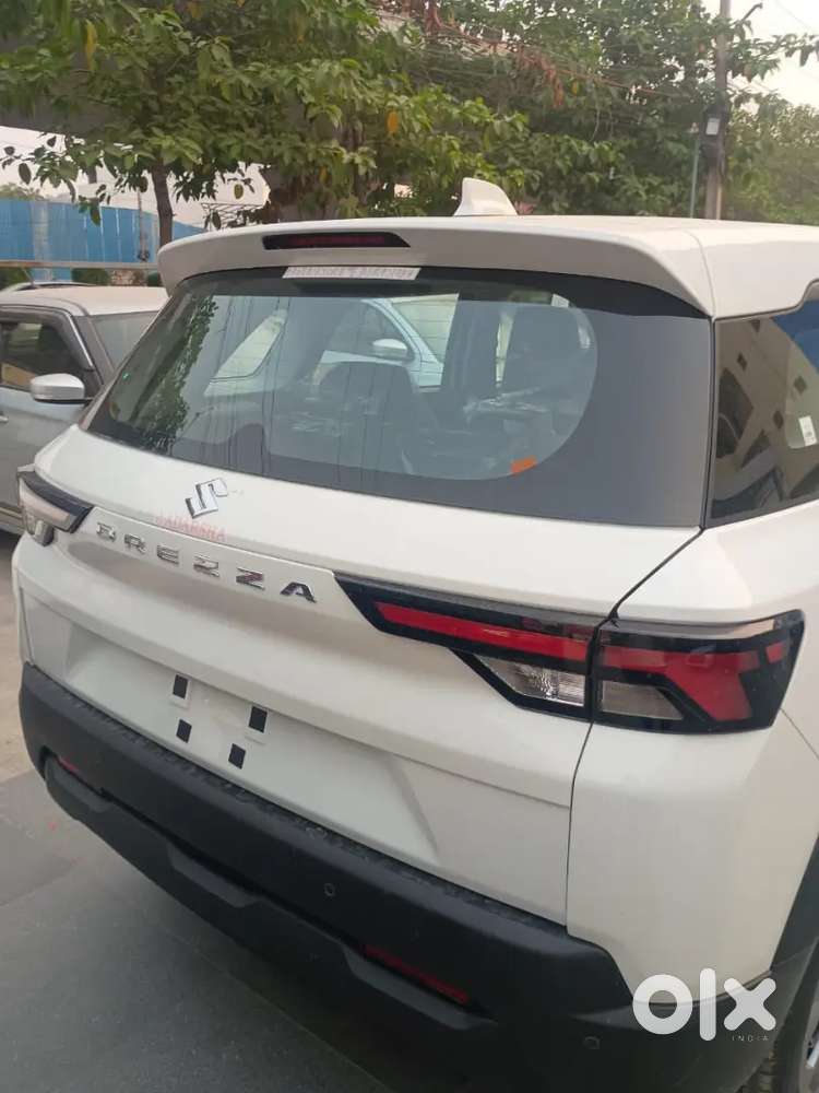 Maruti Suzuki Brezza 2025 Petrol 5062 Km Driven