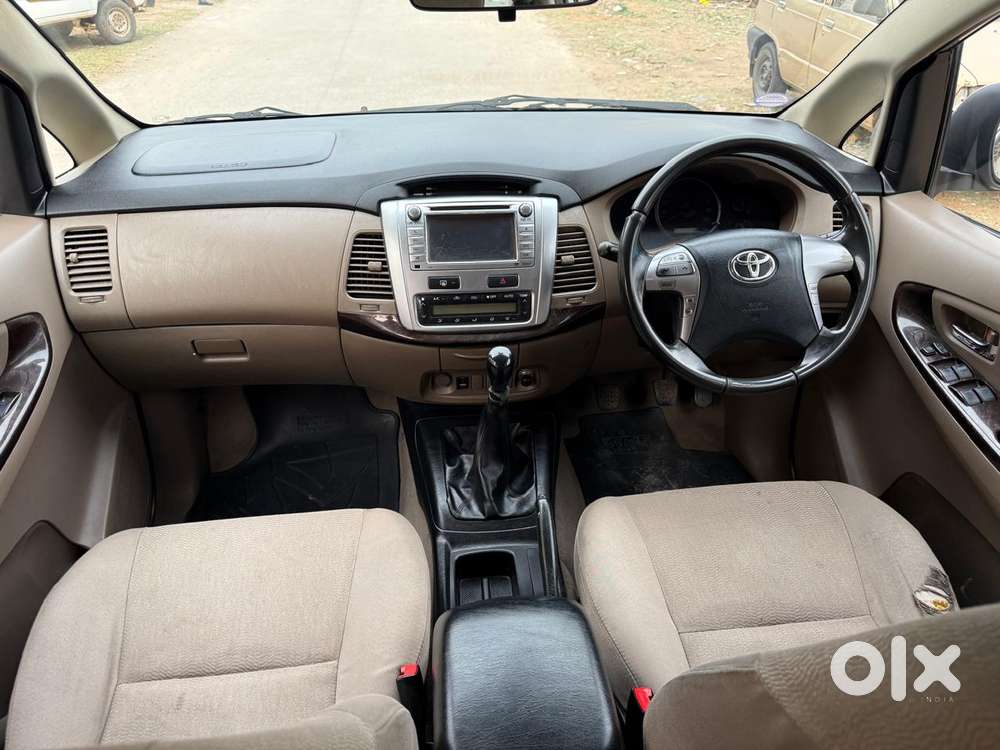 Toyota Innova 2.5 V 8 Str, 2015, Diesel