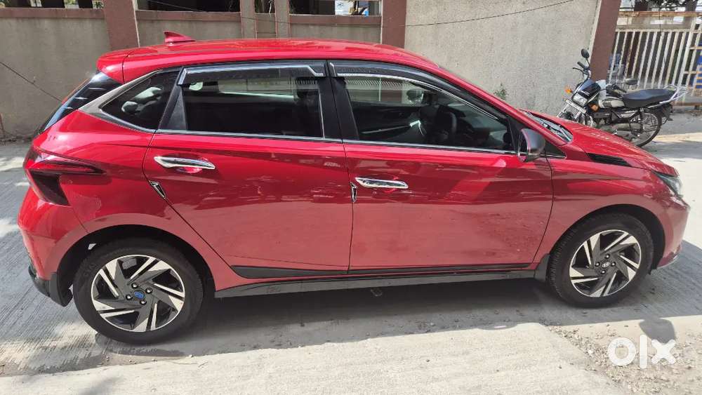 Like-new Hyundai I20 Sportz Manual  5.8k Km  ₹1.8l Premium Upgrades