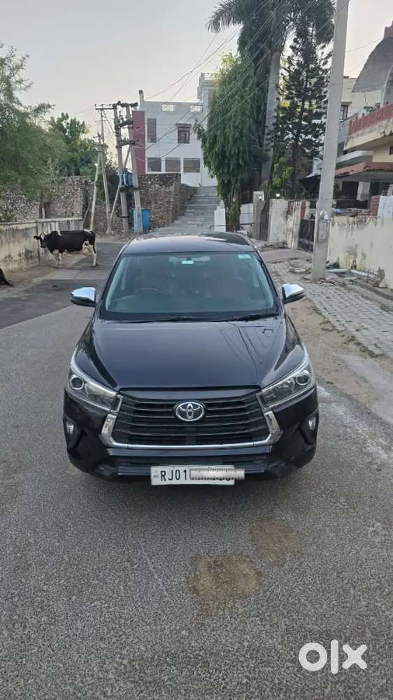 Innova Crysta Captain Seat 2.4 Z (at)