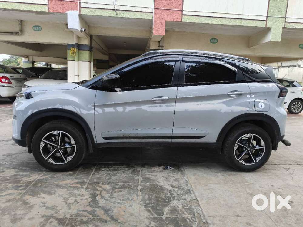 Tata Nexon Creative Plus 1.2 Revotron Petrol 6 Mt, 2025, Petrol