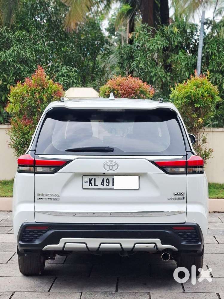 Toyota Innova Hycross 2.0 Zx (o) Hybrid 7 Str, 2023, Petrol
