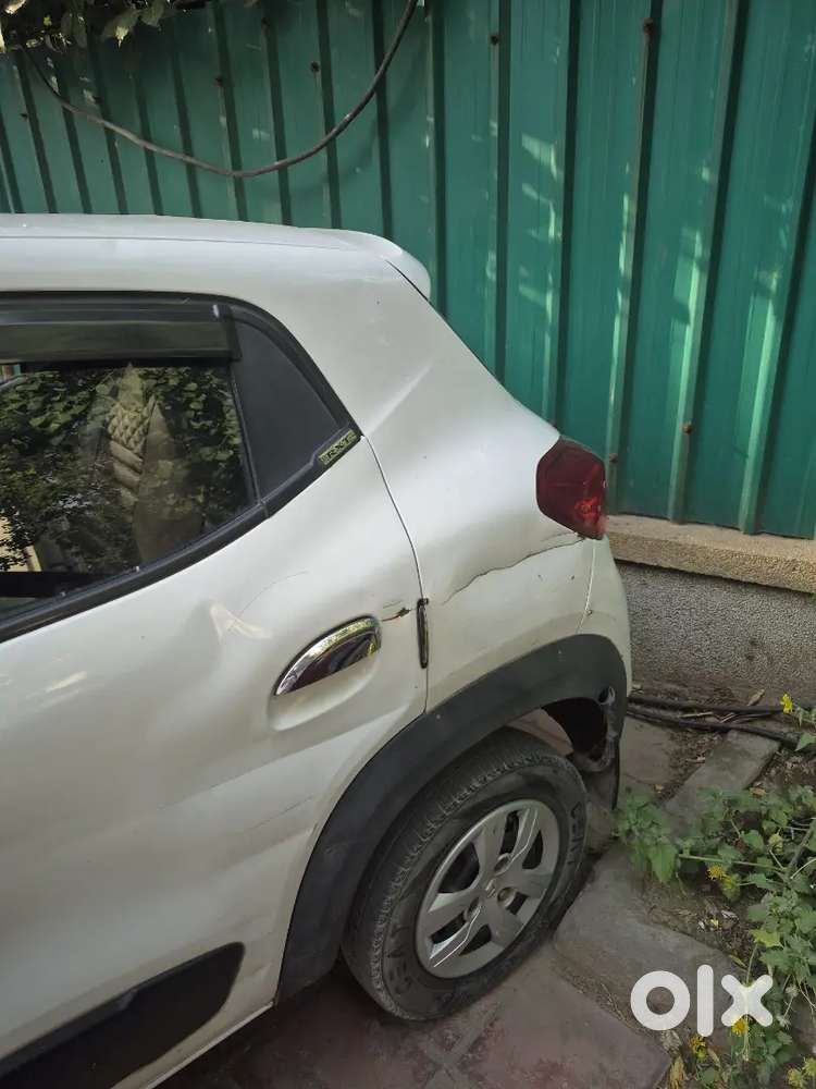 A Renault Kwid Rxt 0.8 In White Colour Only 30,000 Km Driven Hr Number