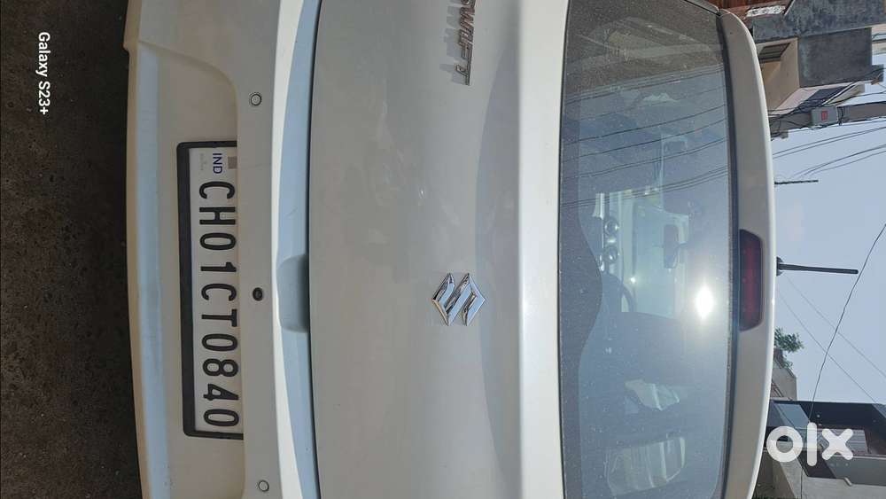 Swift Vxi  Pearl Arctic White ..