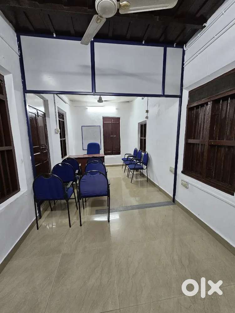 Aluva bank jn :  Commercial space 1st floor for rent.