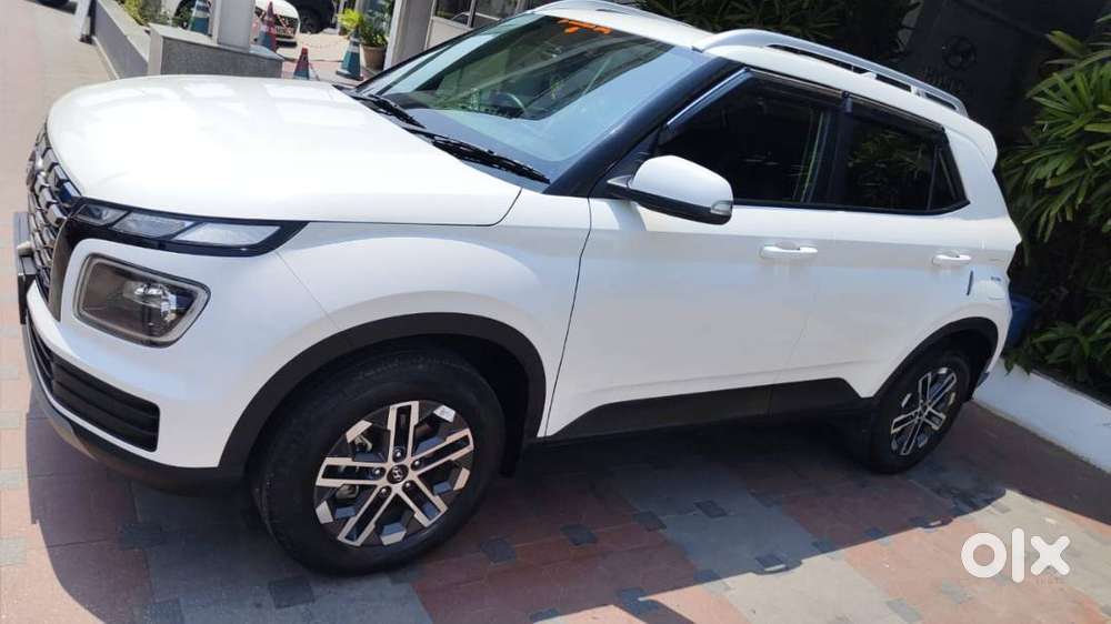 Hyundai Venue 2011 Petrol 10200 Km Driven