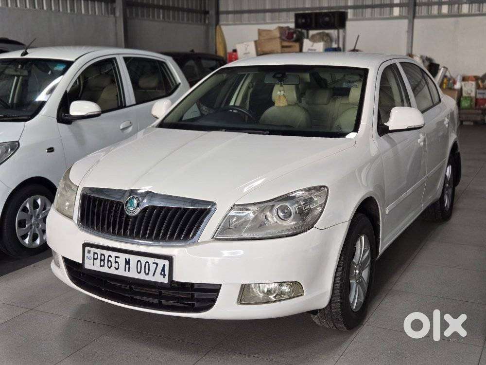 Skoda Laura Ambition 2.0 Tdi Cr Mt, 2011, Diesel