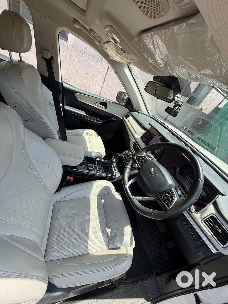 Mahindra Xuv700 2022 Diesel 84849 Km Driven
