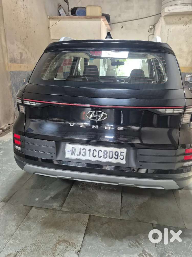 Hyundai Venue Petrol 2024 Model Beautiful Condtion