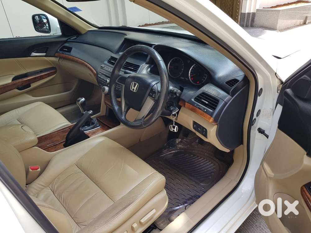 Honda Accord 2.4 Elegance Manual, 2011, Petrol