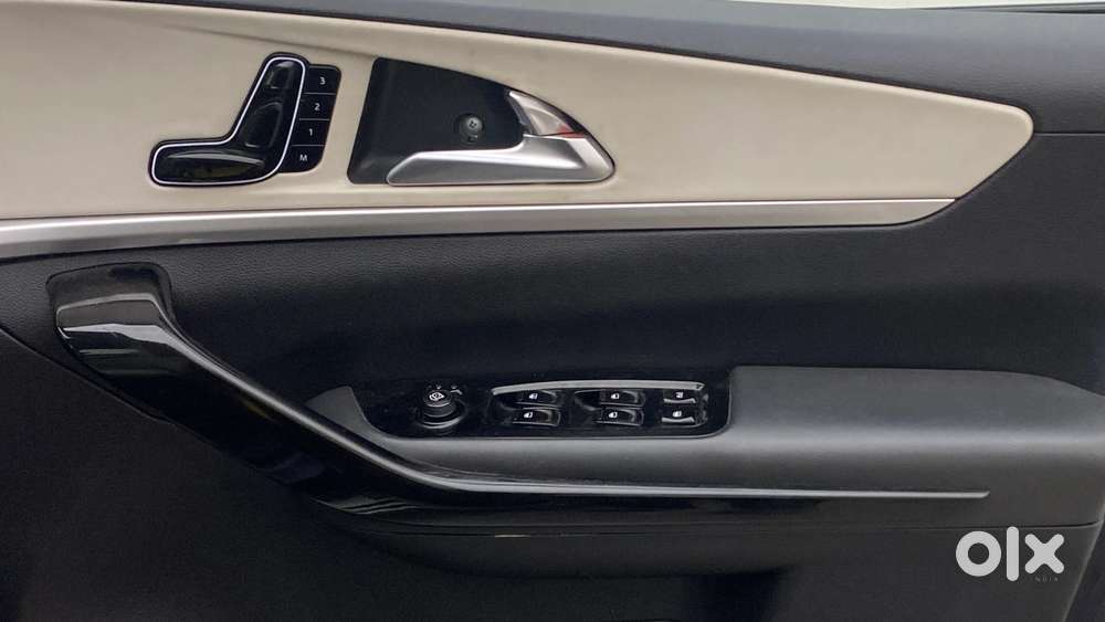 Mahindra Xuv700 2.2 Ax 7 Diesel At Str Awd, 2022, Diesel