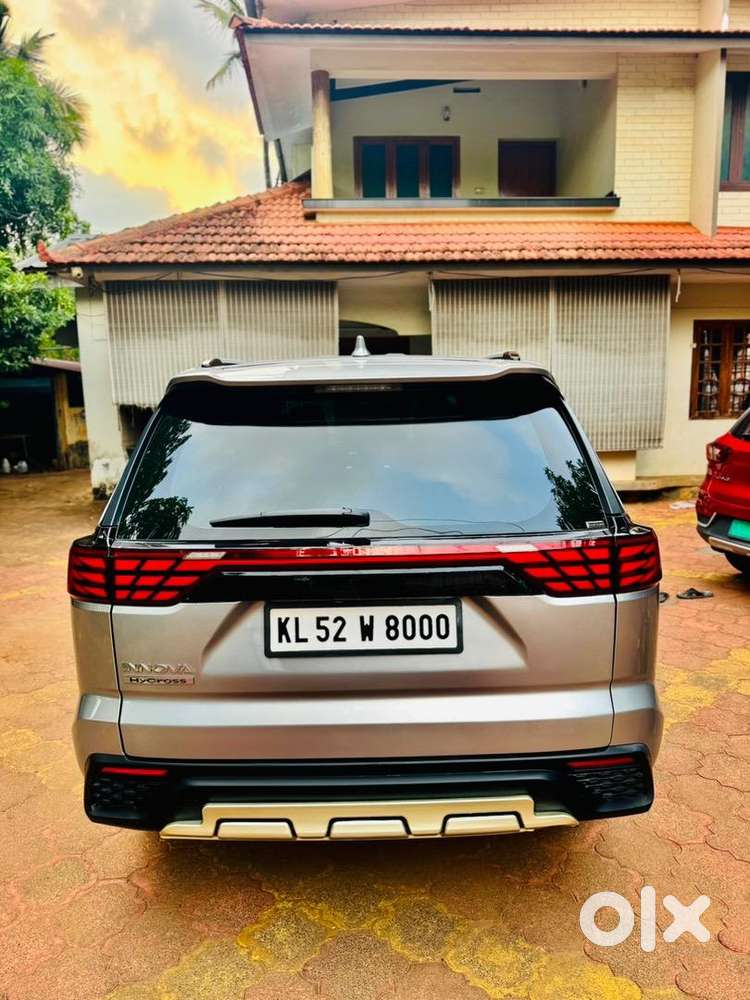 Toyota Innova Hycross 2023 Petrol Well Maintained