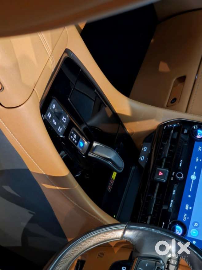 Toyota Vellfire 2.5 Executive Lounge, 2023, Petrol