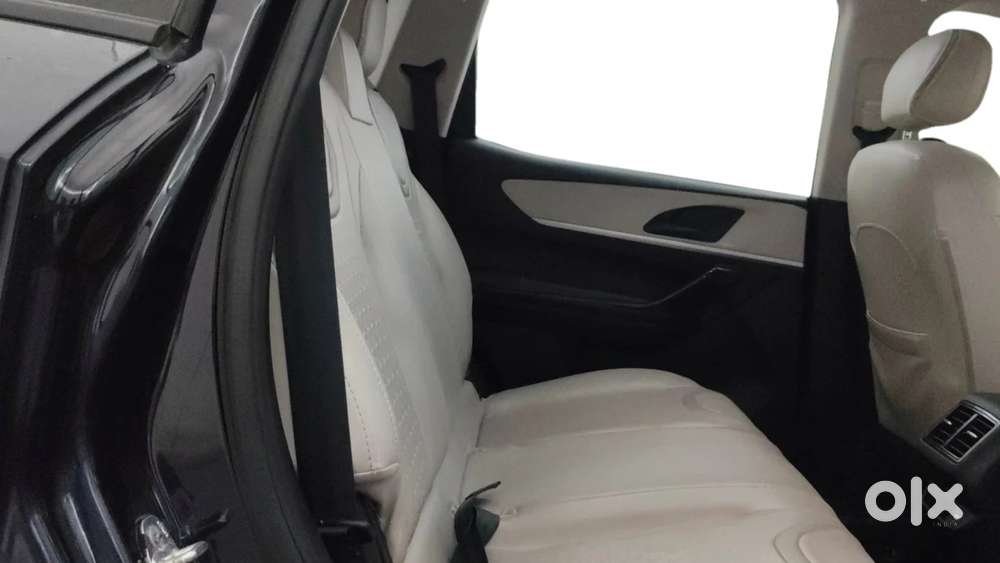 Mahindra Xuv700 2.2 Ax 5 Diesel At Str, 2023, Diesel