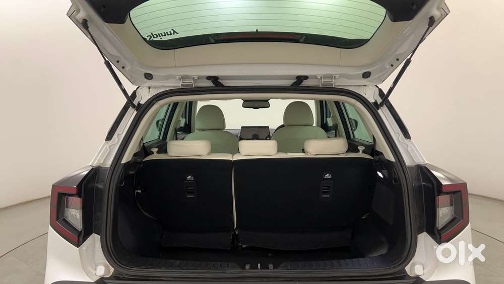 Mahindra Xuv 3xo Ax7l Petrol Mt, 2024, Petrol