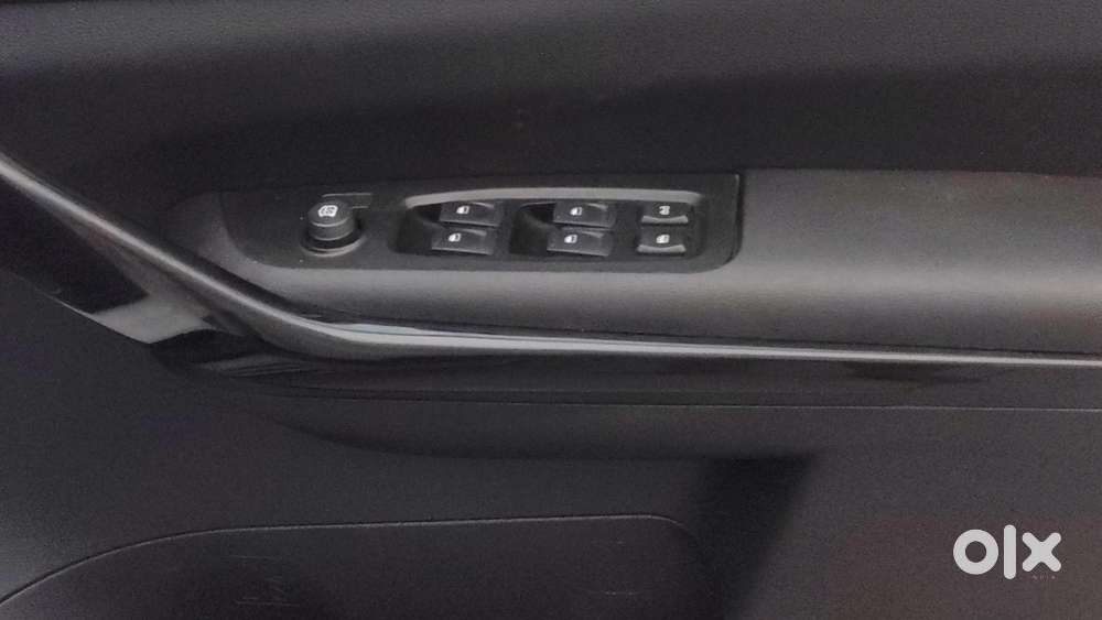 Mahindra Xuv700 2.2 Ax 5 Diesel At 7 Str, 2022, Diesel