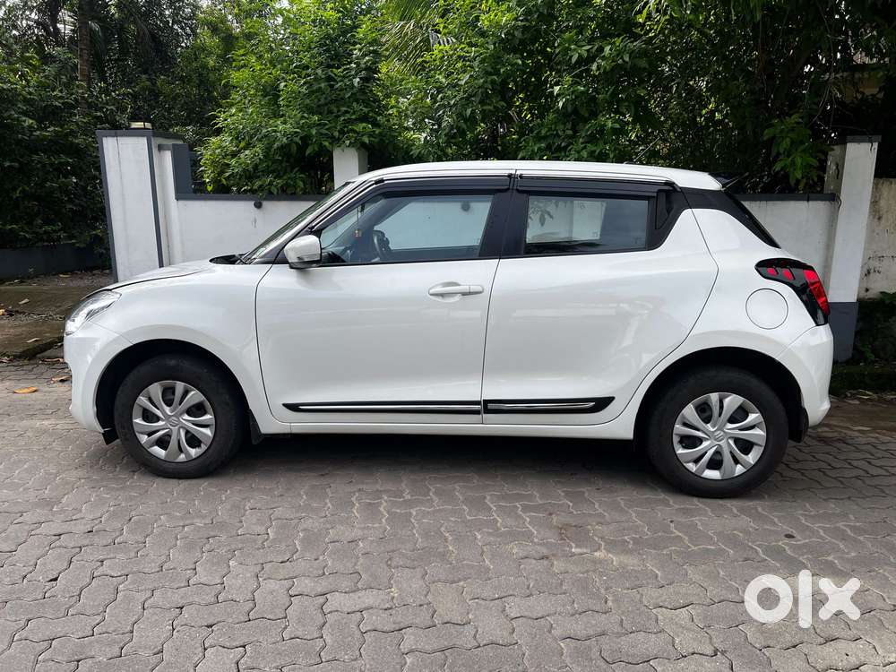 Maruti Suzuki Swift Vxi + Manual, 2022, Petrol
